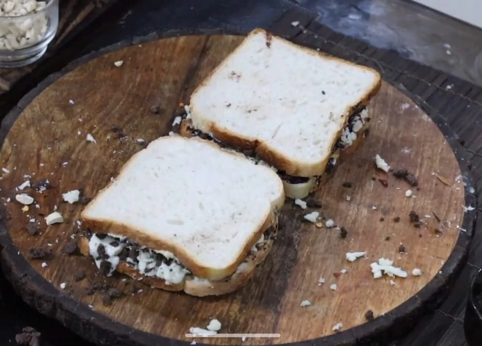 closing the chocolate cheese sandwich