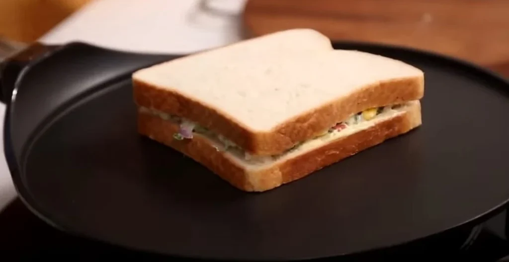 cooking corn capsisum sandwich