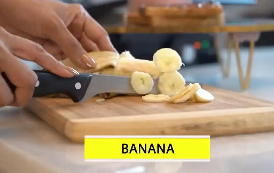 cutting banana