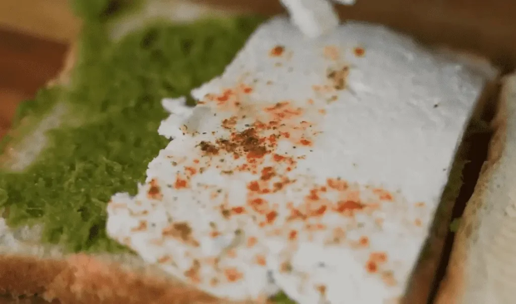 placing paneer pieces over sandwich