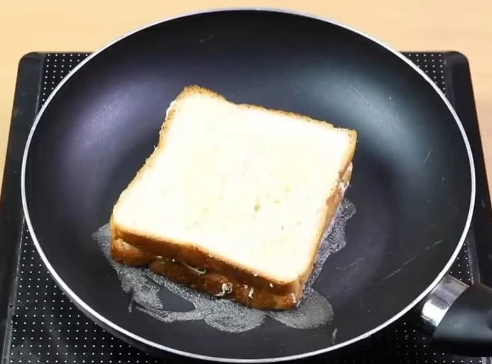 cooking of sandwich