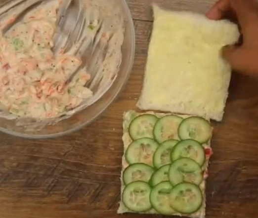 place the slices of chopped cucumber