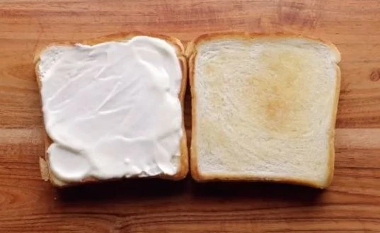 spread mayonnaise on bread